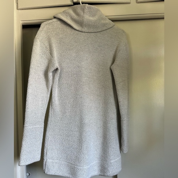 Cute warm light gray sweater - Picture 2 of 3